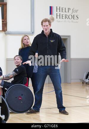 Prinz Harry bei einem Besuch im Help for Heroes Fitnessstudio im Tedworth House in Tidworth, Wiltshire. Stockfoto