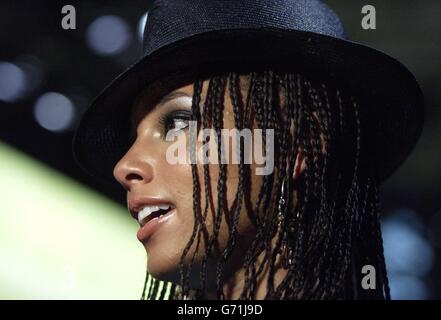 Die amerikanische Sängerin Alicia Keys beim Start des weltweit ersten Online-Musikmarktes in Europa, der auf dem Old Billinsgate Market in London stattfand. Stockfoto