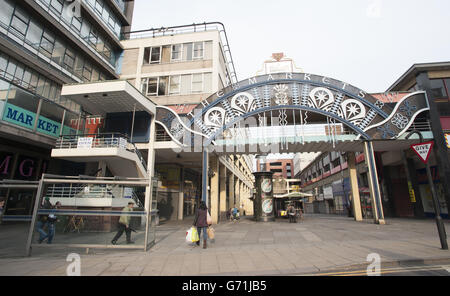 Eine allgemeine Ansicht des ehemaligen Indoor Castle Market in Sheffield, der kürzlich nach seiner Inbetriebnahme seit Mitte der sechziger Jahre auf dem neuen Moor Market angesiedelt wurde Stockfoto