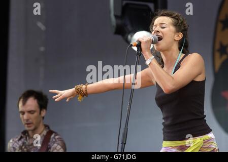 Leah Wood, die Tochter des Rolling Stone-Gitarristen Ronnie Wood, tritt während des Isle of Wight-Festivals im Seaclose Park in Newport, Isle of Wight, live auf der Bühne ihrer Band The Leah Wood Group auf. Stockfoto