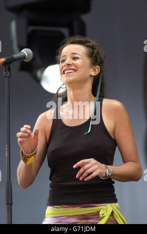 Leah Wood, die Tochter des Rolling Stone-Gitarristen Ronnie Wood, tritt während des Isle of Wight-Festivals im Seaclose Park in Newport, Isle of Wight, live auf der Bühne ihrer Band The Leah Wood Group auf. Stockfoto