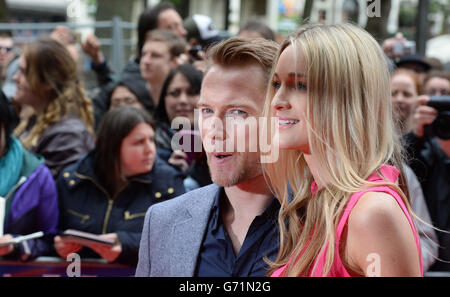 Ronan Keating, der Postbote Pat Singstimme in der neuen Postman Pat kommt heute bei der Premiere mit seiner Freundin Sturm Uechtritz in London. Sonntag, 11. Mai 2014. Bildnachweis sollte lauten: Stefan Rousseau/PA Stockfoto