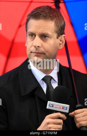 Fußball - Barclays Premier League - Manchester City / West Ham United - Etihad Stadium. Sky Sports-Moderator Ed Chamberlin Stockfoto