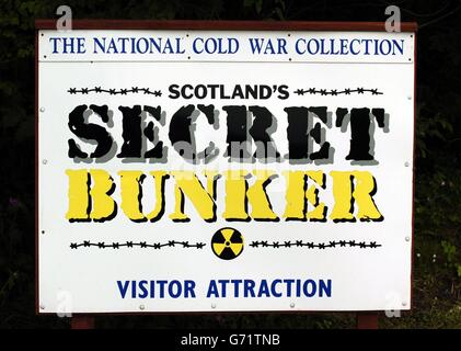 Abgebildet ist ein Schild am Eingang zum schottischen Geheimbunker (Scotlands ehemaliger Atomkrieg der Regierung, H.Q, tief unterirdisch versteckt) in Fife, wo ein Mann in den frühen Morgenstunden in den Bunker einbrach und jetzt verbarst ist. Stockfoto