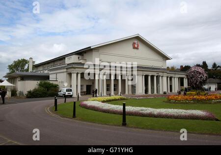 Die De Montfort Hall in Leicester, wo die Beerdigung der Autorin Suen Townsend stattfand. Stockfoto