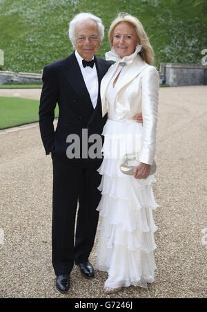 Ralph Lauren und Ricky Anne Loew-Beer kommen zu einem Abendessen, um das Werk des Royal Marsden zu feiern, das vom Herzog von Cambridge im Windsor Castle veranstaltet wird. Stockfoto