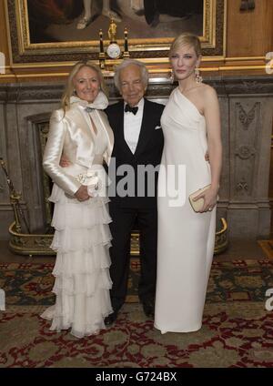 (Von links nach rechts) Ricky Anne Loew-Beer, Ralph Lauren und Cate Blanchett bei einem Abendessen zur Feier der Arbeit der Royal Marshden im Windsor Castle, Berkshire. Stockfoto