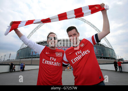 Arsenal-Fans auf Wembley, weit vor dem FA Cup-Finale im Wembley Stadium, London. Stockfoto