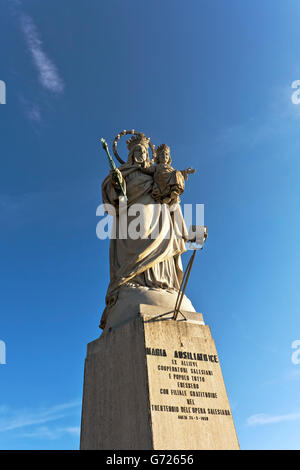 Statue der Jungfrau Maria auf dem Gipfel Monte Orlando, Gaeta, Latina, Latium, Lazio, Italien, Europa Stockfoto