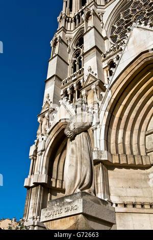 Jeanne d Arc, Joan of Arc Statue vor Église Saint-Vincent-de-Paul, auch Église des Réformés Kirche Stockfoto