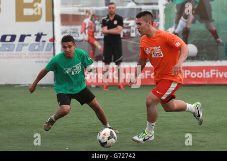 Action von den StreetGames Fußballpools Fives im House of Sport, Cardiff. Stockfoto