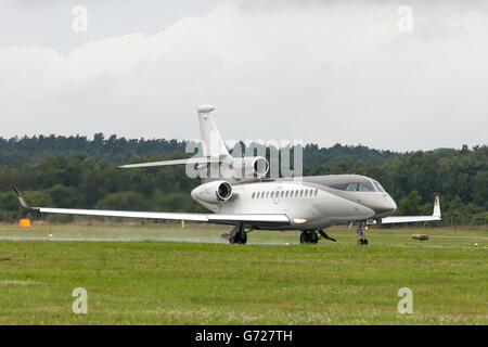 Dassault Falcon 7 X Luxus corporate Jet Flugzeug LX-MES Stockfoto