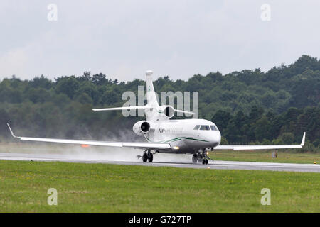 Dassault Falcon 7 X (M-CELT) privat-Jet, im Besitz von Dermot Desmond, Milliardär Geschäftsmann und Besitzer des Celtic Football Club. Stockfoto