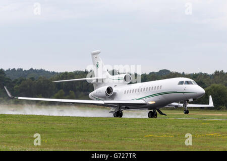 Dassault Falcon 7 X (M-CELT) privat-Jet, im Besitz von Dermot Desmond, Milliardär Geschäftsmann und Besitzer des Celtic Football Club. Stockfoto