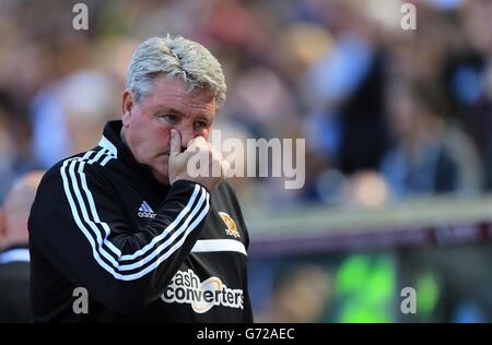 Fußball - Barclays Premier League - Aston Villa gegen Hull City - Villa Park. Steve Bruce, Manager von Hull City Stockfoto