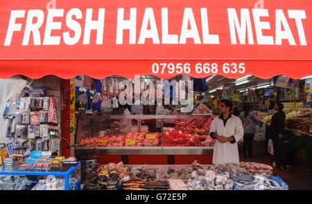 Allgemeine Ansicht von einem Metzger Verkauf Halal Fleisch in Brixton, Süd-London, als eine Überprüfung der Kennzeichnung von Halal Fleisch wird durchgeführt werden, wenn die Industrie nicht mehr mehr Transparenz in den nächsten Monaten liefern, Downing Street hat gesagt. Stockfoto