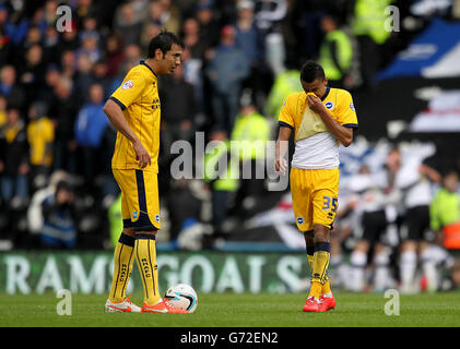 Fußball - Sky Bet Championship - Play-off-Halbfinale - zweite Etappe - Derby County gegen Brighton und Hove Albion - iPro Stadium. Leonardo Ulloa von Brighton und Hove Albion (links) und Jesse Lindgard reagieren, nachdem Brighton sich gepflichtet hat Stockfoto