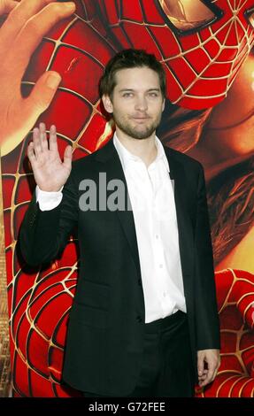 Schauspieler Tobey Maguire kommt zur Premiere seines neuesten Films Spider-man 2, der im Mann Village Theater in Los Angeles gezeigt wird. Stockfoto