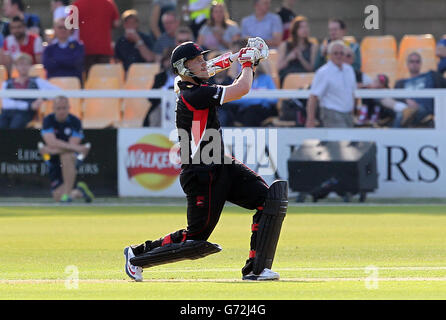 Josh Cobb von Leicestershire trifft sich beim NatWest T20 Blast, North Division Spiel in Grace Road, Leicester. Stockfoto