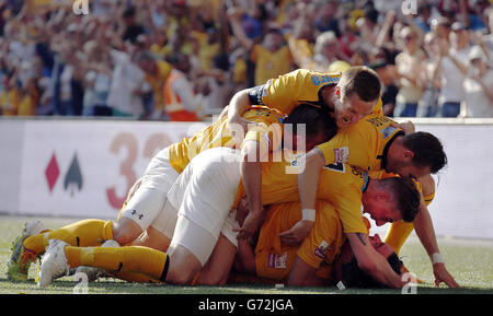 Fußball - Skrill Football Conference - Finale Play-off - Cambridge United V Gateshead - Wembley Stockfoto