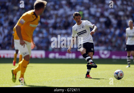 Fußball - Skrill Football Conference - Play-off-Finale - Cambridge United / Gateshead - Wembley. Gateshead's John Oster (rechts) Stockfoto