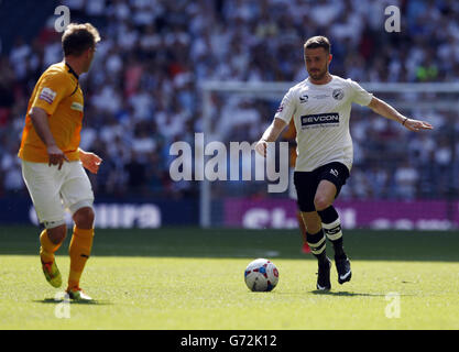 Fußball - Skrill Football Conference - Play-off-Finale - Cambridge United / Gateshead - Wembley. Gateshead's James Marwood (rechts) Stockfoto