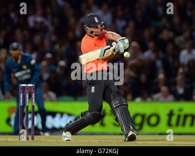 Cricket - NatWest International T20 - England / Sri Lanka - Kia Oval. Englands Jos Buttler Fledermäuse während des International T20 im Kia Oval, London. Stockfoto