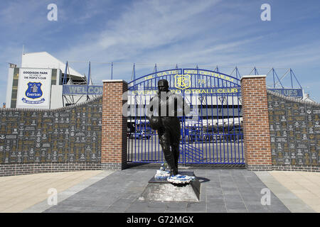 Eine allgemeine Ansicht der Statue von Dixie Dean draußen Goodison Park Stockfoto