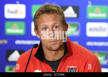 Jonny Wilkinson von RC Toulon während der Pressekonferenz im Millennium Stadium, Cardiff. Stockfoto