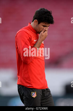 Fußball - UEFA Champions League - Finale - Real Madrid / Atletico Madrid - Atletico Madrid Trainingssitzung - Estadio da Luiz. Diego Costa von Atletico Madrid scheint während des Trainings tief in Gedanken zu sein Stockfoto