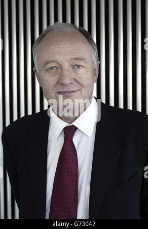 Der Bürgermeister von London, Ken Livingstone, spricht auf einer Pressekonferenz im Londoner City Hall über die Polizeiarbeit in London. * Herr Livingstone kündigte neue Zahlen an, die zeigen, dass es jetzt mehr Polizei in London gibt als zu irgendeinem Zeitpunkt in der Geschichte des MET und sagte, dass die Hauptstadt 28,602 Polizisten habe, verglichen mit einem früheren hoch von 28,543 im August 1991. Stockfoto