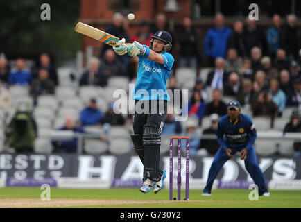 Englands Ian Bell hat beim dritten Royal London One-Day International Match im Old Trafford Cricket Ground, Manchester, gegen Sri Lanka geficht. Stockfoto