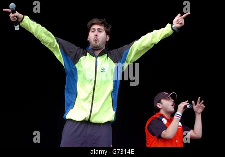 Walisische Rap Band, Goldie Looking Chain, spielt beim Oxegen Festival, auf der Punchestown Racecourse, Co Kildare, Irland. Schätzungsweise 60,000 Menschen werden für Irlands größtes jährliches Musikfestival erwartet, von denen fast 48,000 Camper sind. Rund 100 Bands werden während der zweitägigen Veranstaltung auftreten, darunter die New Yortk Band, The Strokes und die englische Band The Darkness. Stockfoto