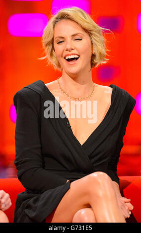 Die Graham Norton Show - London. Charlize Theron während einer Aufnahme der Graham Norton Show in den London Studios im Zentrum von London. Stockfoto