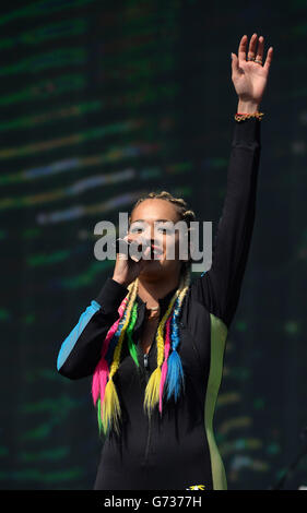 BBC Radio 1 großes Wochenende - Glasgow. Rita Ora spielt während des großen Wochenendes von Radio 1 im Glasgow Green, Glasgow. Stockfoto