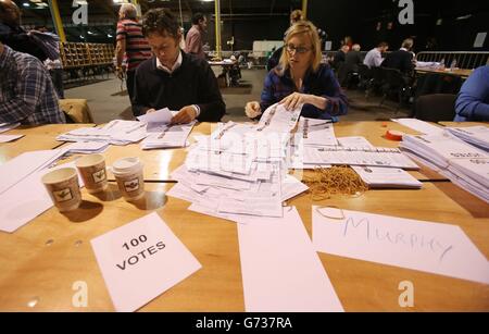 Die Zählung beginnt bei den Europawahlen bei der RDS in Dublin. Stockfoto