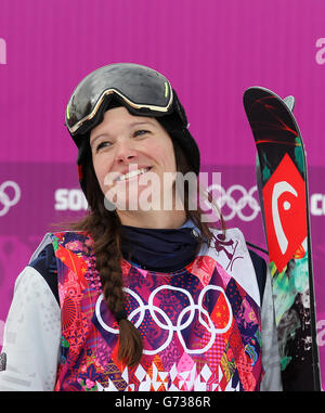 Die US-Amerikanerin Keri Herman wartet nach dem Ladies Ski Slopestyle Final während der Olympischen Spiele in Sotschi 2014 in Krasnaya Polyana, Russland, auf ihr Ergebnis. DRÜCKEN SIE VERBANDSFOTO. Bilddatum: Dienstag, 11. Februar 2014. Siehe PA Story OLYMPIA Ski Slopestyle. Bildnachweis sollte lauten: Andrew Milligan/PA Wire Stockfoto