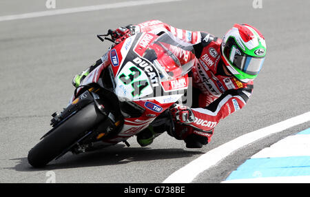 Motor Racing - Superbike FIM World Championship - Runde fünf - Renntag - Donington Park Stockfoto