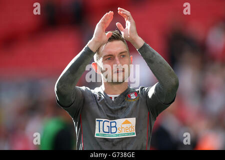 Fußball - Sky Bet League One - Play Off - Finale - Leyton Orient gegen Rotherham United - Wembley Stadium. Lee Frecklington von Rotherham United feiert den Sieg nach dem Spiel Stockfoto