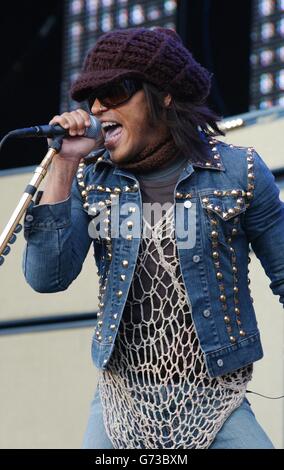 . . Sänger Lenny Kravitz tritt auf der Bühne während des Capital Radio Party in the Park Konzerts auf, das im Hyde Park, im Zentrum von London, zugunsten des Prince's Trust stattfand. Stockfoto