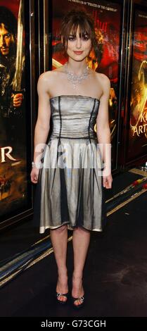 Der Star des Films Keira Knightley kommt zur europäischen Filmpremiere von King Arthur am Empire Leicester Square im Zentrum von London an. Stockfoto