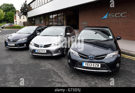 Toyota Flottenübergabe an SCC - Birmingham. Eine Flotte von Toyota-Autos außerhalb von SCC, James House, Warwick Road, Tyseley. Stockfoto