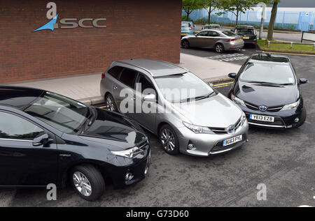 Toyota Flottenübergabe an SCC - Birmingham. Eine Flotte von Toyota-Autos außerhalb von SCC, James House, Warwick Road, Tyseley. Stockfoto