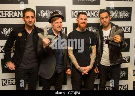 Gewinner des Best Event und der Best International Band Awards Fallout Boy im Pressesaal der Kerrang Awards im Troxy im Osten Londons. Stockfoto