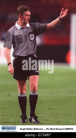 Fußball - freundlich - Holland gegen Brasilien. Schiedsrichter Hugh Dallas, Schottland Stockfoto