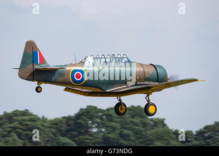 North American Aviation (Noorduyn) AT-16 Harvard Weltkrieg Trainingsflugzeug G-CTKL Stockfoto