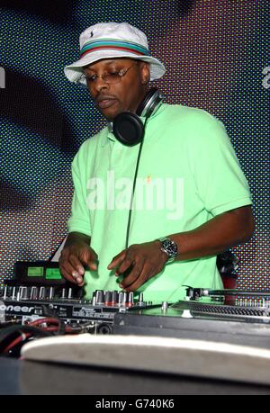 Jazzige Jeff dj's während der Aftershow-Party im Fabric, nach der UK-Premiere von I, Robot am Odeon Leicester Square. Stockfoto