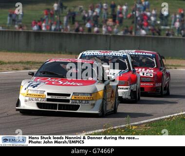 Motorsport, Internationale Tourenwagen-Meisterschaft, Mugello, Italien. Hans Stuck führt Nannini & Danner während des Rennens an Stockfoto