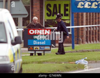 Derek North, dem die Garage JD North auf der A19 in North Yorkshire gehört, wo Mark Hobson, der Mann, der wegen zweier Doppelmorde verhört werden wollte, verhaftet wurde. Die Polizei wollte Hobson im Zusammenhang mit dem Mord an Zwillingen, Claire und Diane Sanderson, und einem älteren Paar, James und Joan Britton, in derselben Nacht in Frage stellen. Stockfoto