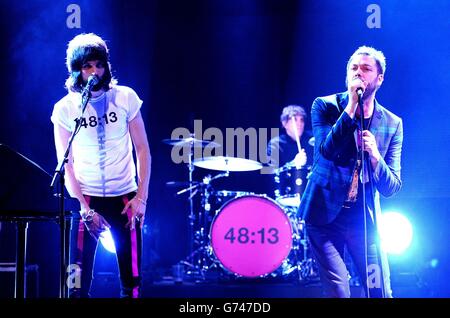 Kasabian während der Dreharbeiten zur Graham Norton Show in den London Studios, Süd-London, die am Freitagabend auf BBC One ausgestrahlt werden. Stockfoto